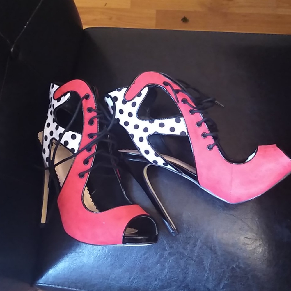 Heels - Picture 2 of 6